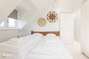 lichte slaapkamer in bed & breakfast
