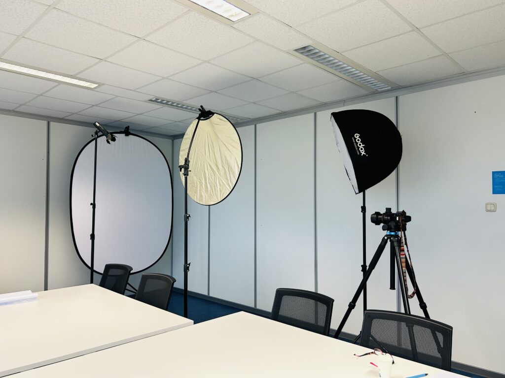 Opstelling fotostudio op je bedrijf bij profielfoto's